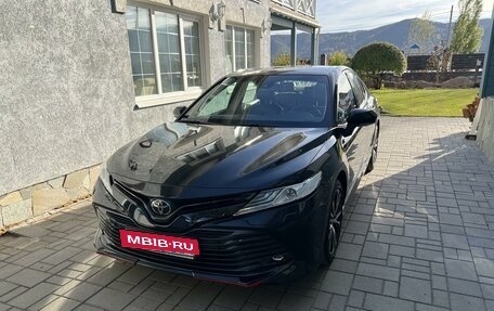 Toyota Camry, 2020 год, 3 230 000 рублей, 2 фотография