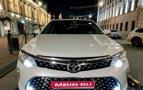 Toyota Camry, 2017 год, 2 380 000 рублей, 2 фотография