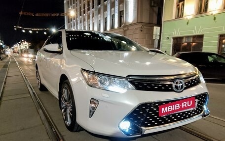 Toyota Camry, 2017 год, 2 380 000 рублей, 6 фотография