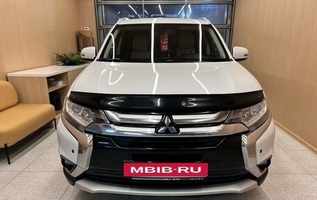 Mitsubishi Outlander III рестайлинг 3, 2017 год, 2 500 000 рублей, 2 фотография