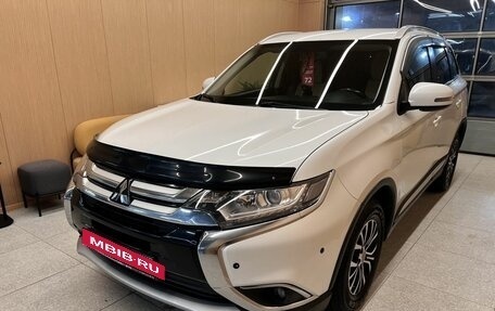 Mitsubishi Outlander III рестайлинг 3, 2017 год, 2 500 000 рублей, 3 фотография