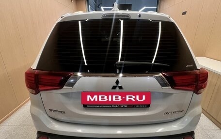 Mitsubishi Outlander III рестайлинг 3, 2017 год, 2 500 000 рублей, 5 фотография