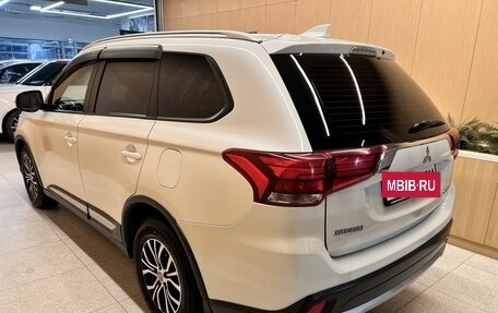 Mitsubishi Outlander III рестайлинг 3, 2017 год, 2 500 000 рублей, 6 фотография