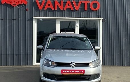 Volkswagen Polo VI (EU Market), 2011 год, 950 000 рублей, 2 фотография