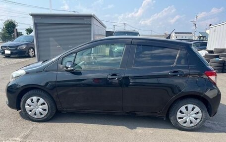 Toyota Vitz, 2014 год, 600 000 рублей, 2 фотография