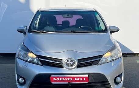 Toyota Verso I, 2013 год, 1 350 000 рублей, 2 фотография