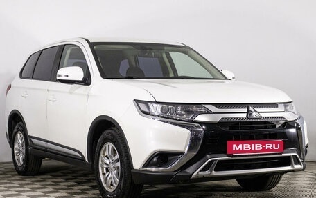 Mitsubishi Outlander III рестайлинг 3, 2018 год, 2 289 000 рублей, 3 фотография