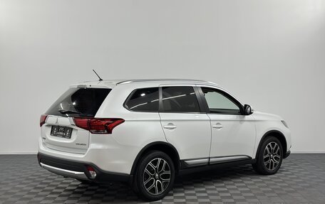 Mitsubishi Outlander III рестайлинг 3, 2015 год, 1 899 000 рублей, 3 фотография