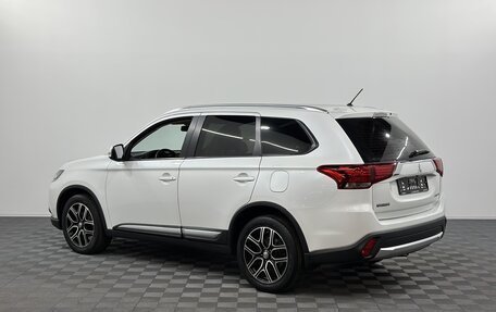 Mitsubishi Outlander III рестайлинг 3, 2015 год, 1 899 000 рублей, 4 фотография