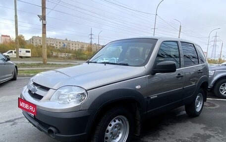 Chevrolet Niva I рестайлинг, 2017 год, 770 000 рублей, 3 фотография