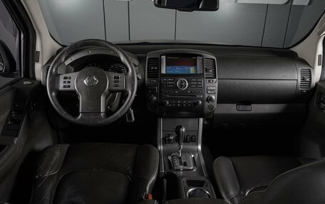 Nissan Navara (Frontier), 2010 год, 1 649 000 рублей, 6 фотография