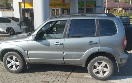 Chevrolet Niva I рестайлинг, 2015 год, 870 000 рублей, 5 фотография