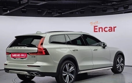 Volvo V60 Cross Country II, 2021 год, 5 310 000 рублей, 2 фотография