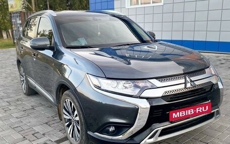 Mitsubishi Outlander III рестайлинг 3, 2019 год, 2 310 000 рублей, 2 фотография