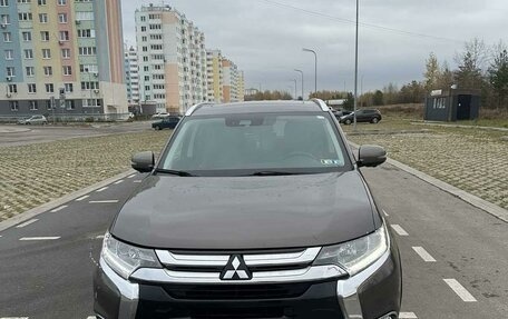 Mitsubishi Outlander III рестайлинг 3, 2018 год, 2 583 000 рублей, 6 фотография