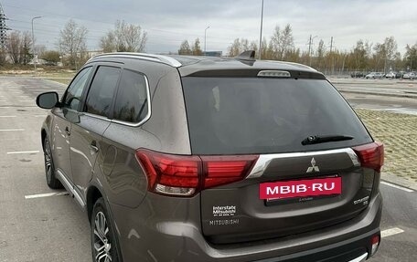 Mitsubishi Outlander III рестайлинг 3, 2018 год, 2 583 000 рублей, 4 фотография