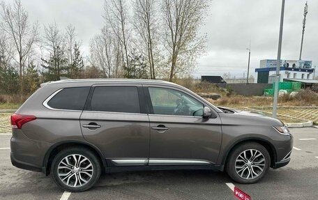 Mitsubishi Outlander III рестайлинг 3, 2018 год, 2 583 000 рублей, 2 фотография