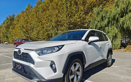 Toyota RAV4, 2021 год, 2 655 000 рублей, 1 фотография