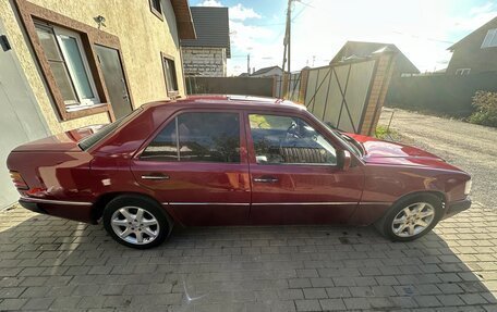 Mercedes-Benz E-Класс, 1993 год, 300 000 рублей, 2 фотография