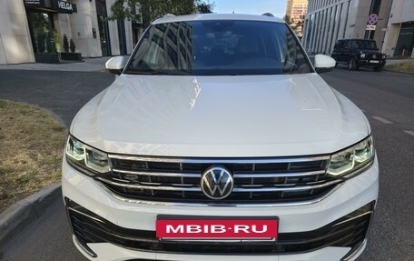 Volkswagen Tiguan II, 2021 год, 3 950 000 рублей, 3 фотография