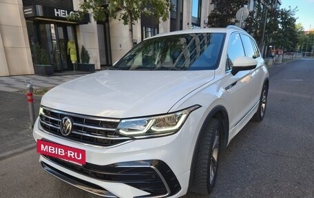 Volkswagen Tiguan II, 2021 год, 3 950 000 рублей, 8 фотография