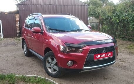 Mitsubishi Outlander III рестайлинг 3, 2011 год, 1 290 000 рублей, 2 фотография