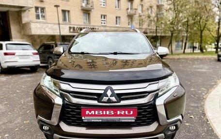 Mitsubishi Pajero Sport III рестайлинг, 2017 год, 2 850 000 рублей, 4 фотография