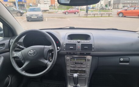 Toyota Avensis III рестайлинг, 2004 год, 700 000 рублей, 9 фотография