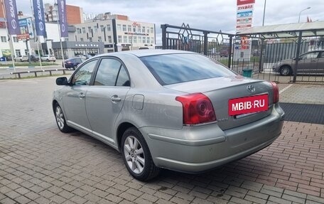 Toyota Avensis III рестайлинг, 2004 год, 700 000 рублей, 5 фотография