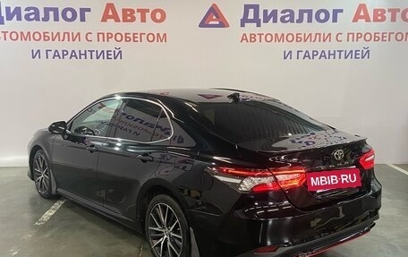 Toyota Camry, 2021 год, 3 185 000 рублей, 4 фотография