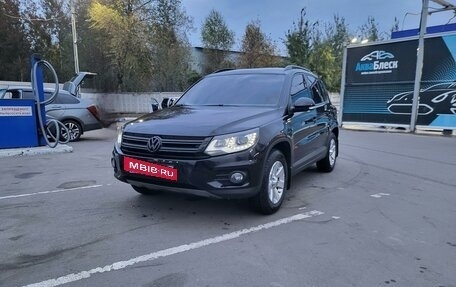 Volkswagen Tiguan I, 2011 год, 2 200 000 рублей, 2 фотография