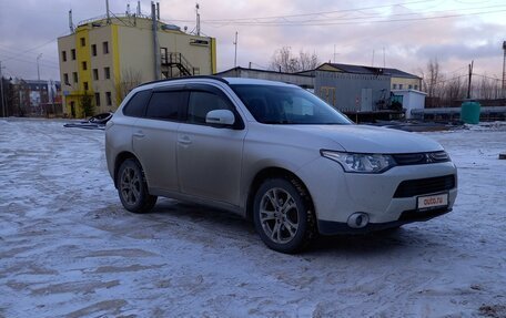 Mitsubishi Outlander III рестайлинг 3, 2013 год, 1 600 000 рублей, 4 фотография