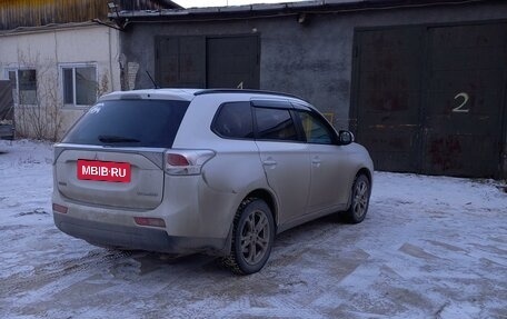 Mitsubishi Outlander III рестайлинг 3, 2013 год, 1 600 000 рублей, 3 фотография