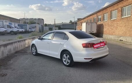 Volkswagen Jetta VI, 2013 год, 900 000 рублей, 2 фотография