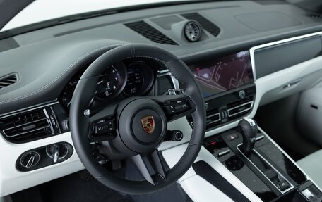 Porsche Macan I рестайлинг, 2024 год, 14 290 000 рублей, 9 фотография