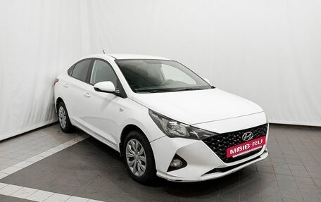 Hyundai Solaris II рестайлинг, 2021 год, 1 557 000 рублей, 3 фотография