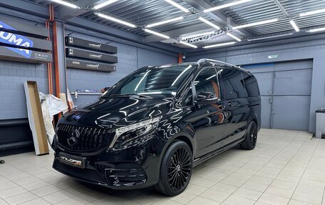 Mercedes-Benz V-Класс, 2018 год, 6 200 000 рублей, 3 фотография