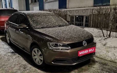 Volkswagen Jetta VI, 2013 год, 1 410 000 рублей, 2 фотография