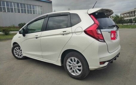 Honda Fit III, 2017 год, 1 250 000 рублей, 2 фотография