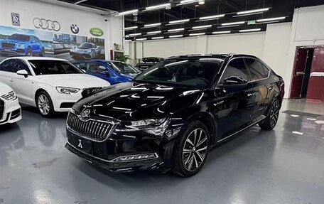 Skoda Superb III рестайлинг, 2021 год, 2 315 000 рублей, 1 фотография