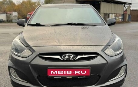 Hyundai Solaris II рестайлинг, 2012 год, 750 000 рублей, 1 фотография