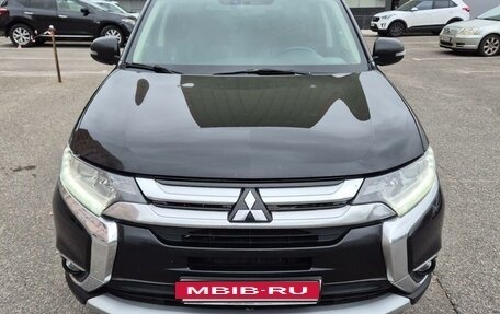 Mitsubishi Outlander III рестайлинг 3, 2016 год, 1 800 000 рублей, 2 фотография