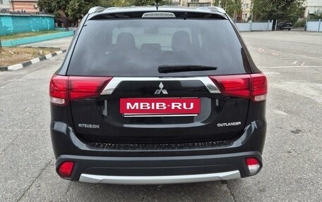 Mitsubishi Outlander III рестайлинг 3, 2016 год, 1 800 000 рублей, 3 фотография