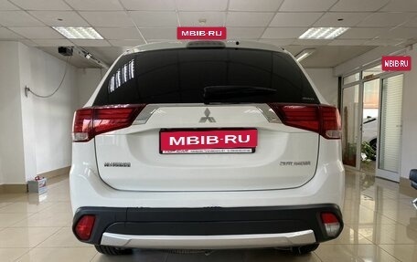 Mitsubishi Outlander III рестайлинг 3, 2017 год, 2 149 999 рублей, 6 фотография