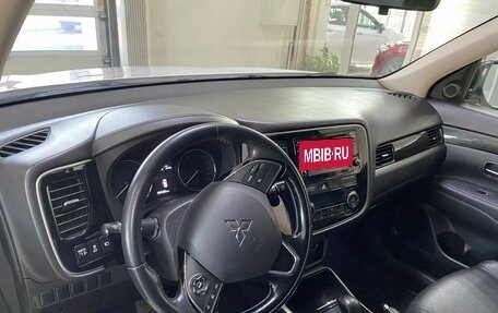 Mitsubishi Outlander III рестайлинг 3, 2017 год, 2 149 999 рублей, 14 фотография