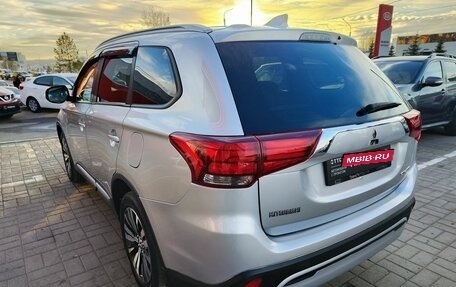 Mitsubishi Outlander III рестайлинг 3, 2020 год, 2 953 900 рублей, 7 фотография