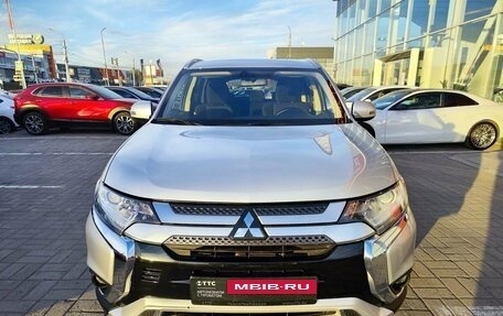 Mitsubishi Outlander III рестайлинг 3, 2020 год, 2 953 900 рублей, 2 фотография