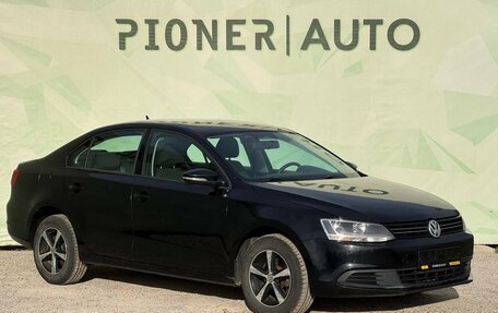 Volkswagen Jetta VI, 2013 год, 990 000 рублей, 3 фотография