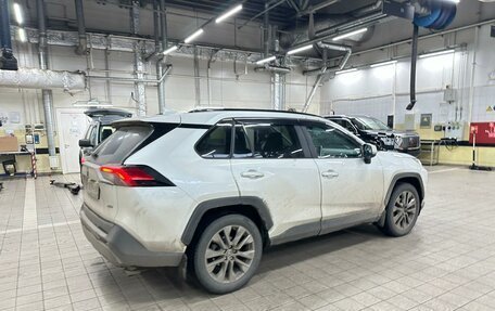 Toyota RAV4, 2021 год, 3 195 000 рублей, 5 фотография