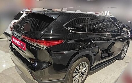 Toyota Highlander, 2023 год, 5 812 000 рублей, 2 фотография